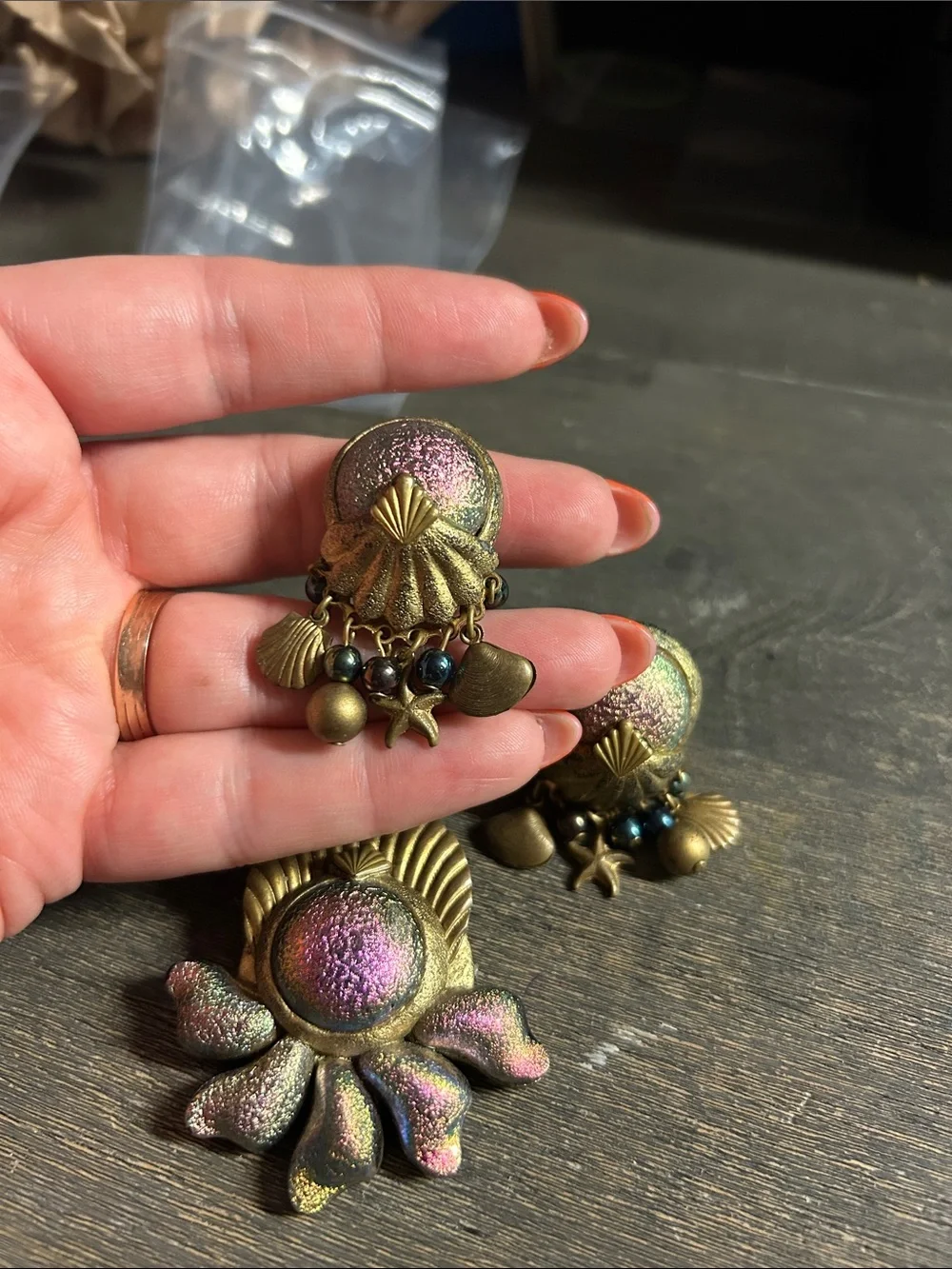 N/A elegant gold